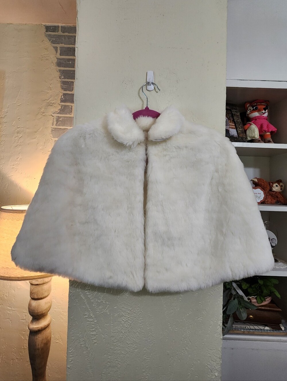 David's Bridal Fuax Fur Miss White Cape With Hook NWT - Picture 7 of 7